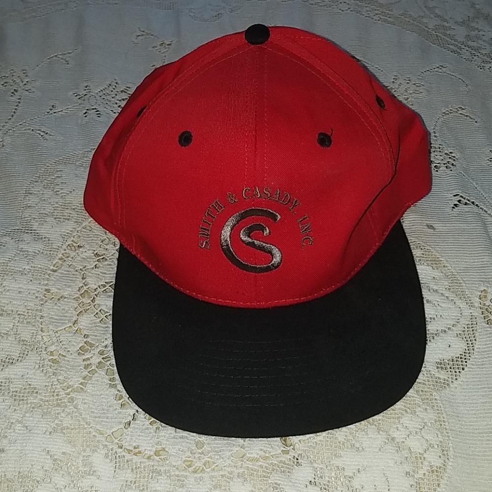 Vintage baseball hat with random logo